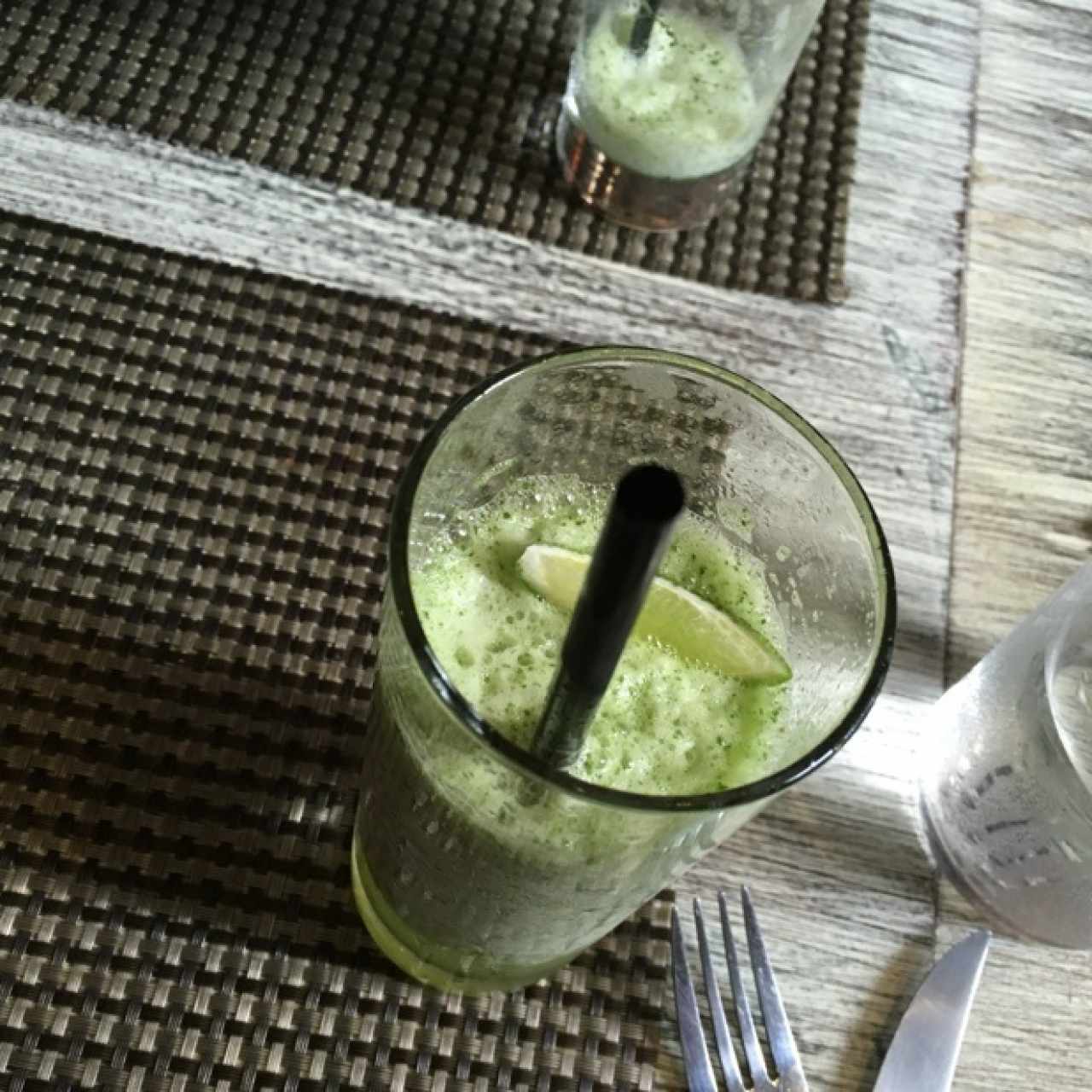 Limonada con hierba buena