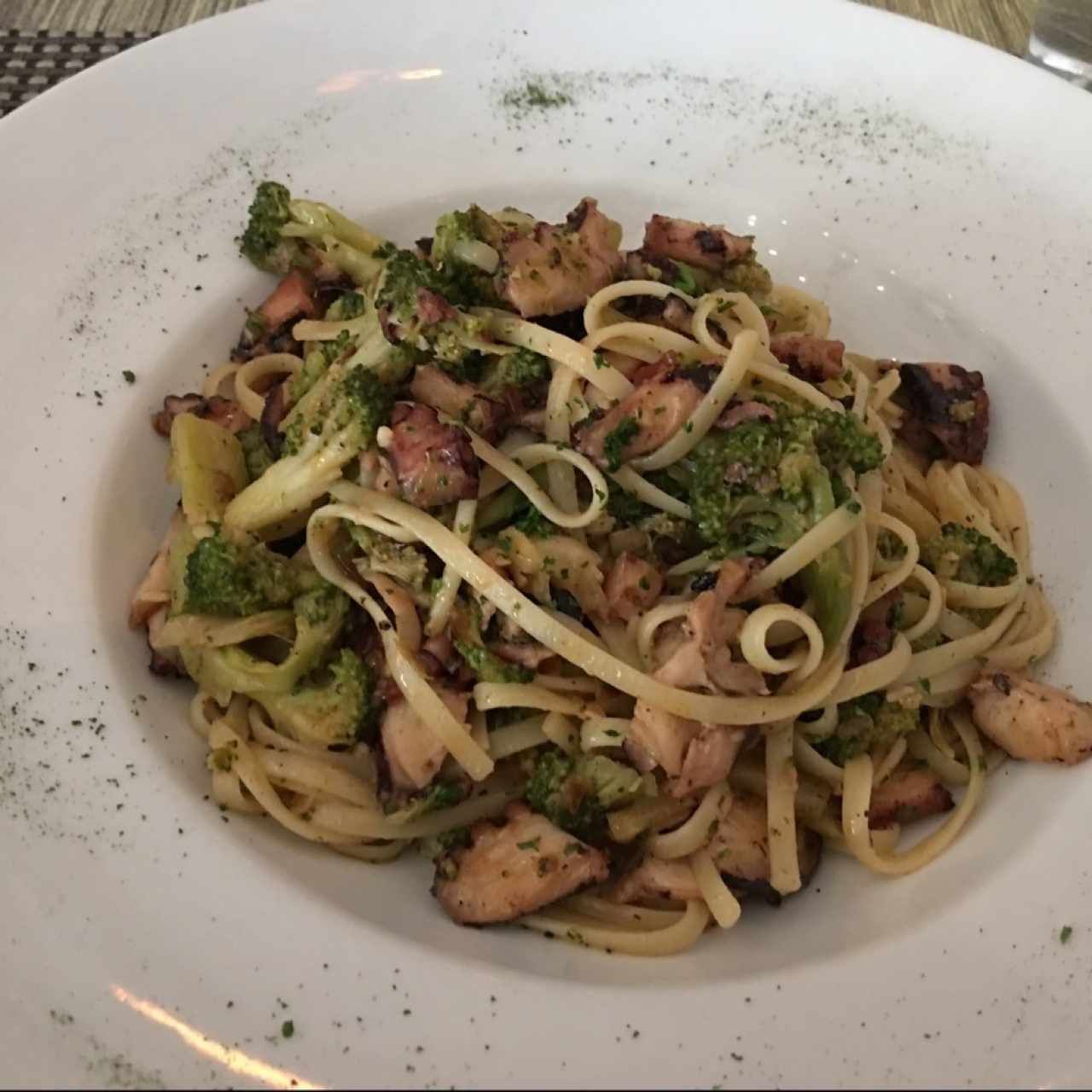 Linguini con Pulpo y Brócoli
