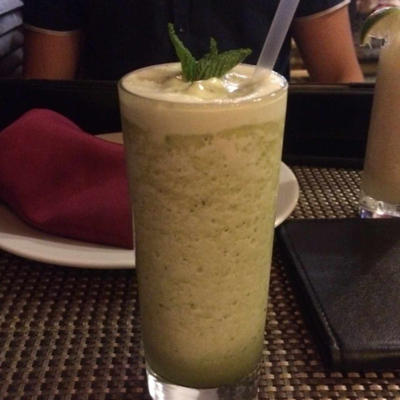 licuado de piña y hierbabuena 