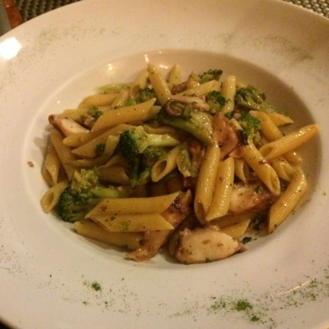 Penne con pulpo y brócoli