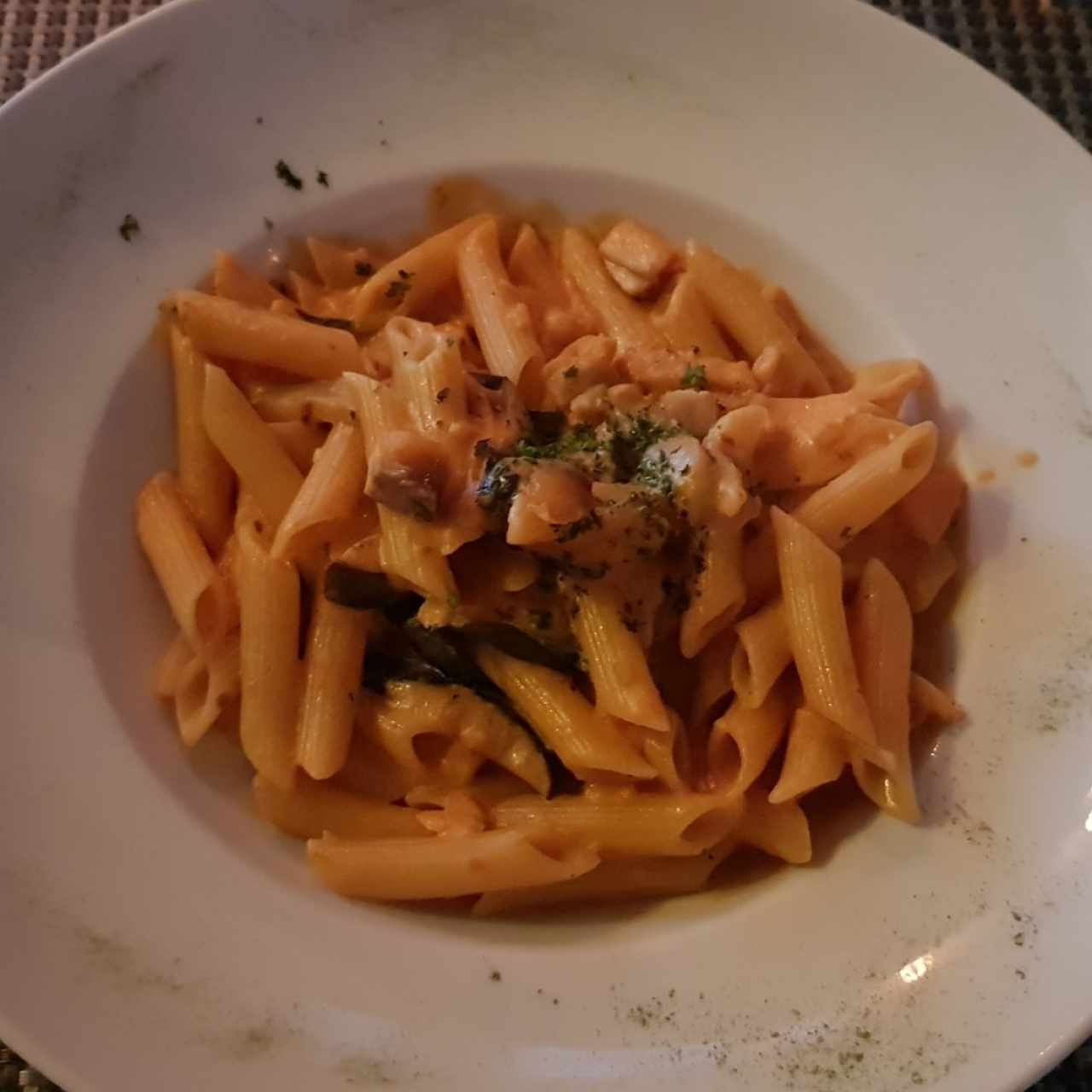 Penne con Salmón y Zucchinni
