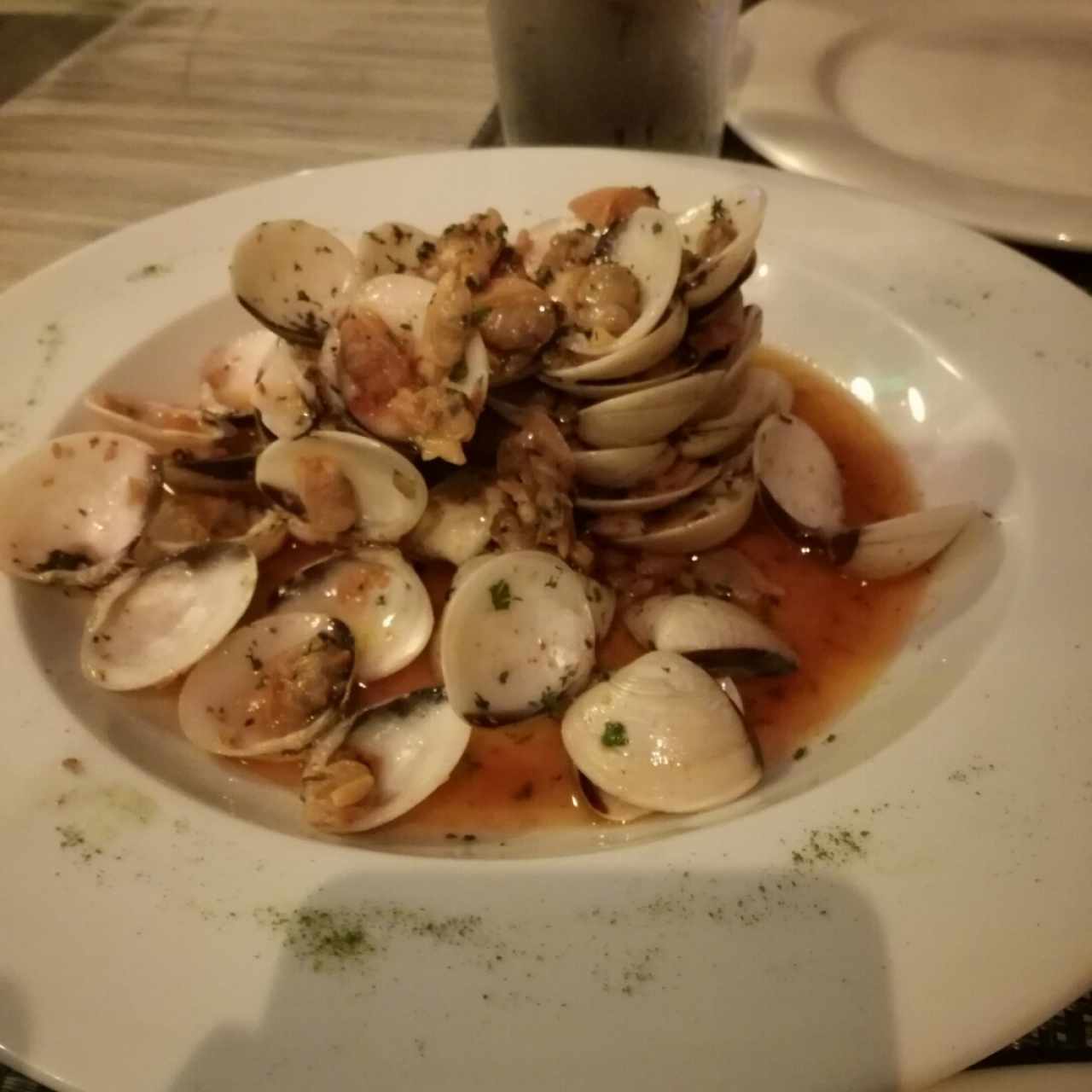 Almejas alajillo con salsa pomodoro