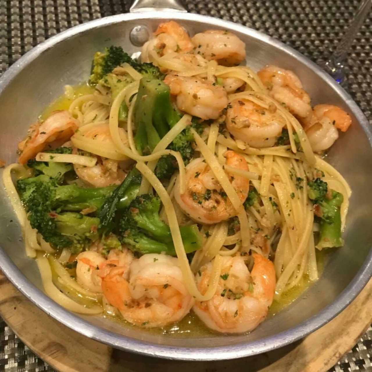 Linguini con Camaron y Brócoli