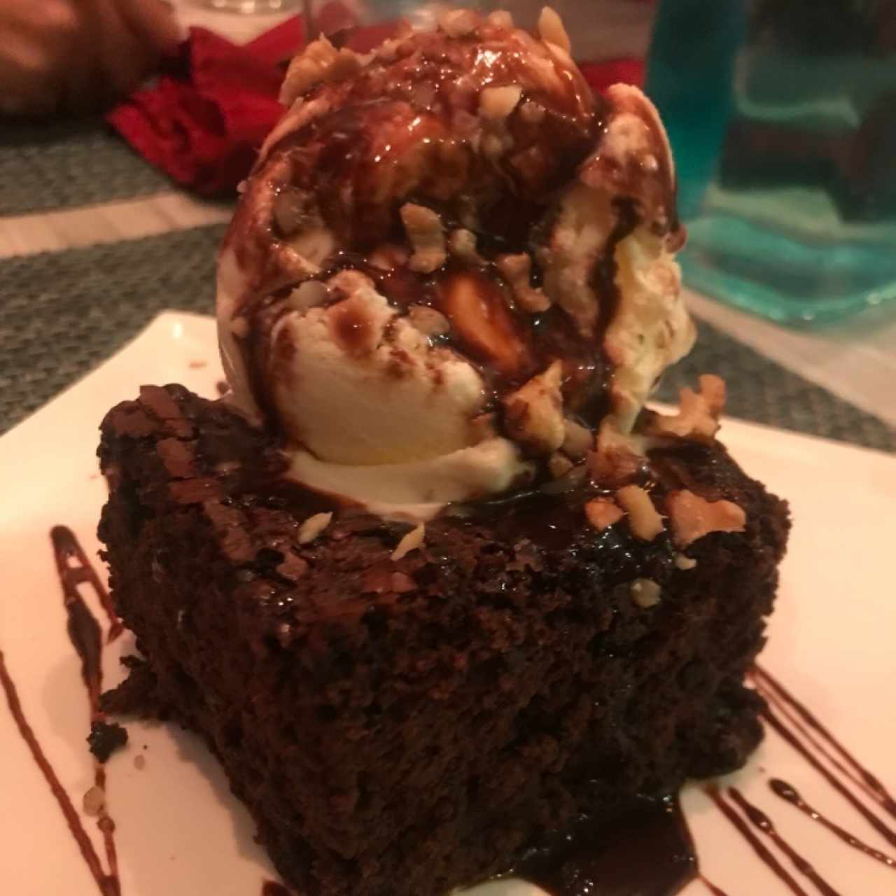 Postres - Brownie con Helado
