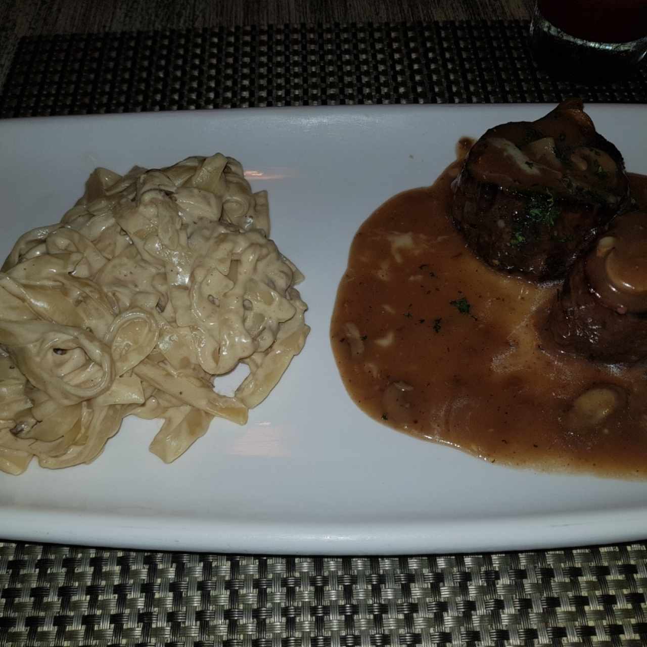 Lomito de Res en Salsa de Champiñones