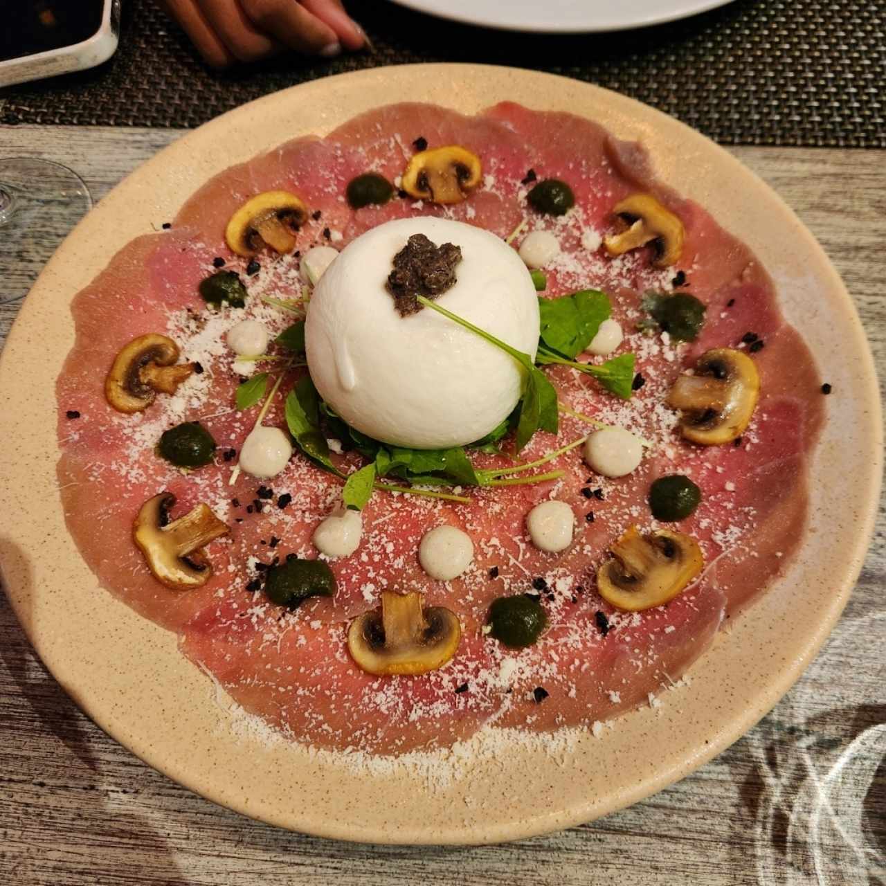 Carpaccio di Manzo con Burrata Trufada