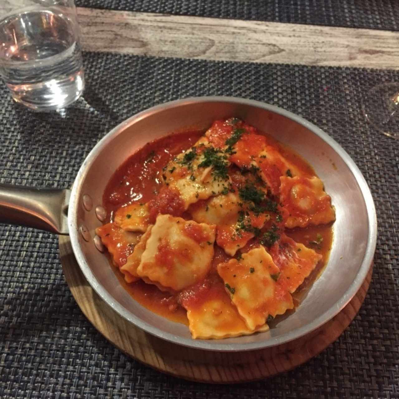 Ravioli de Carne Salteado Al Fileto Di Pomodoro