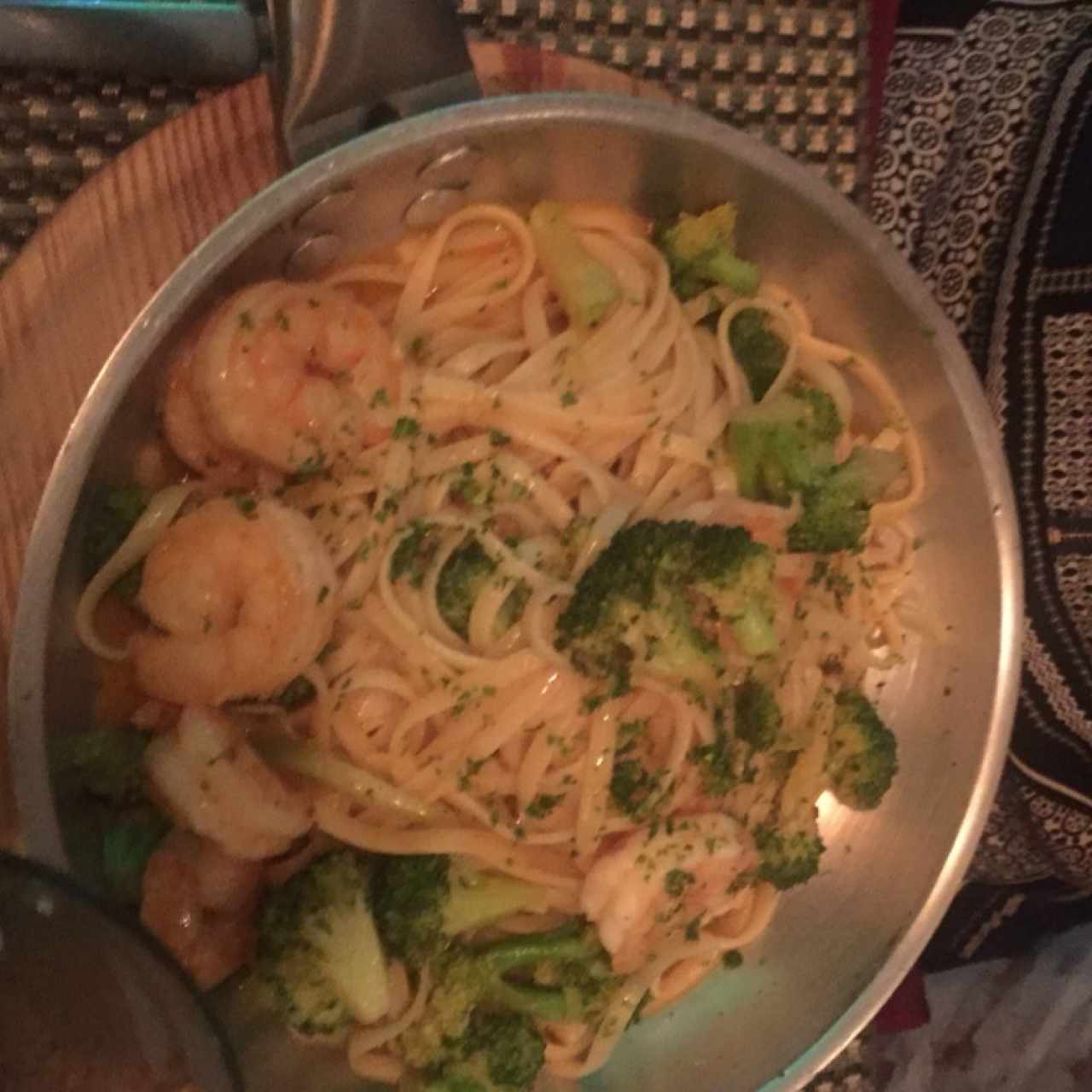 Linguini con Camaron y Brócoli