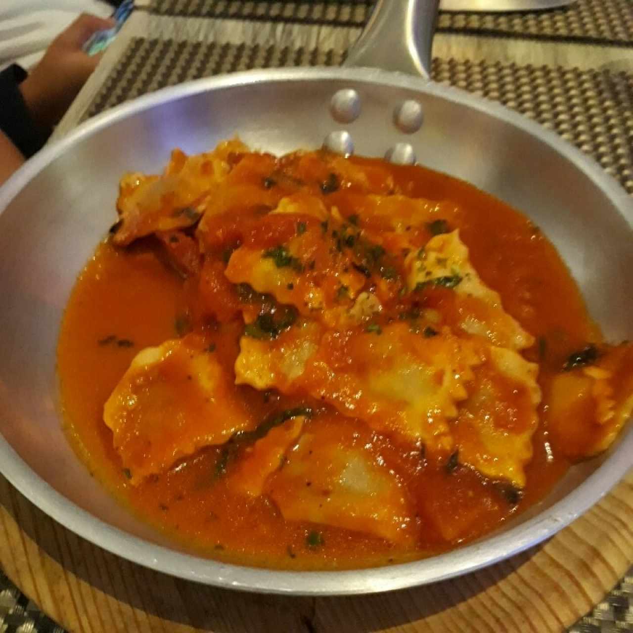 Raviolis Relleños de Queso Ricotta y Espinaca