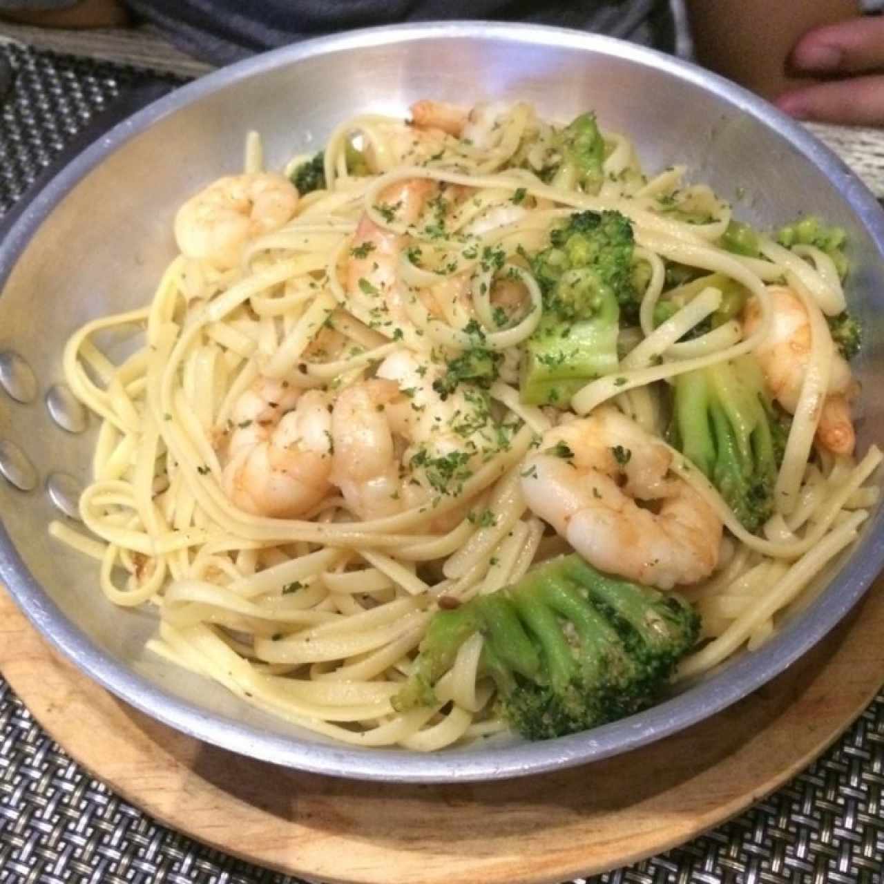 Linguini con Camaron y Brócoli