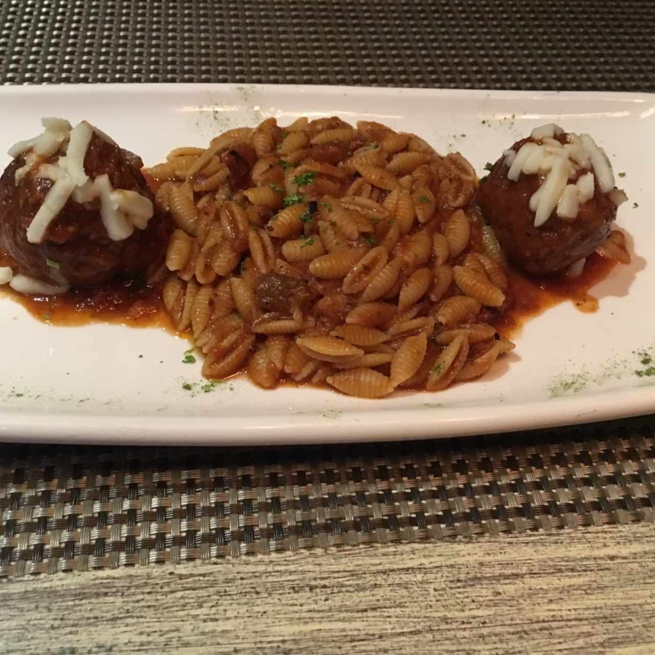 polpeta Di manzo con gnocchetti sardi al ragu
