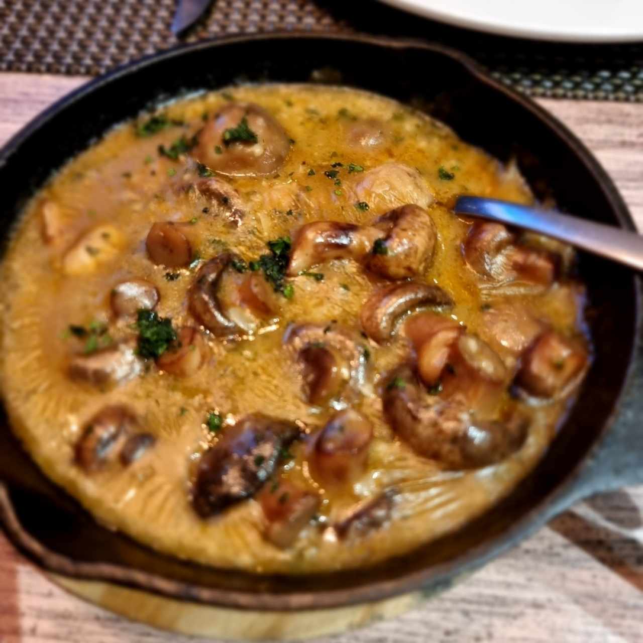 hongos al ajillo 