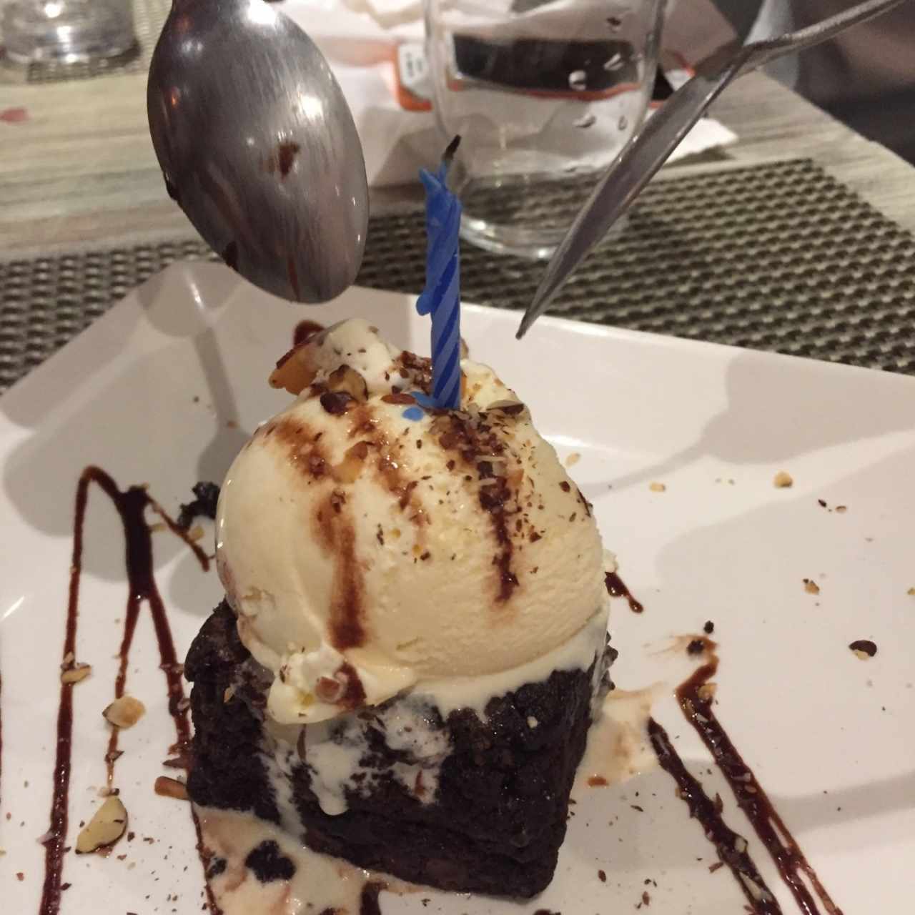 Postres - Brownie con Helado