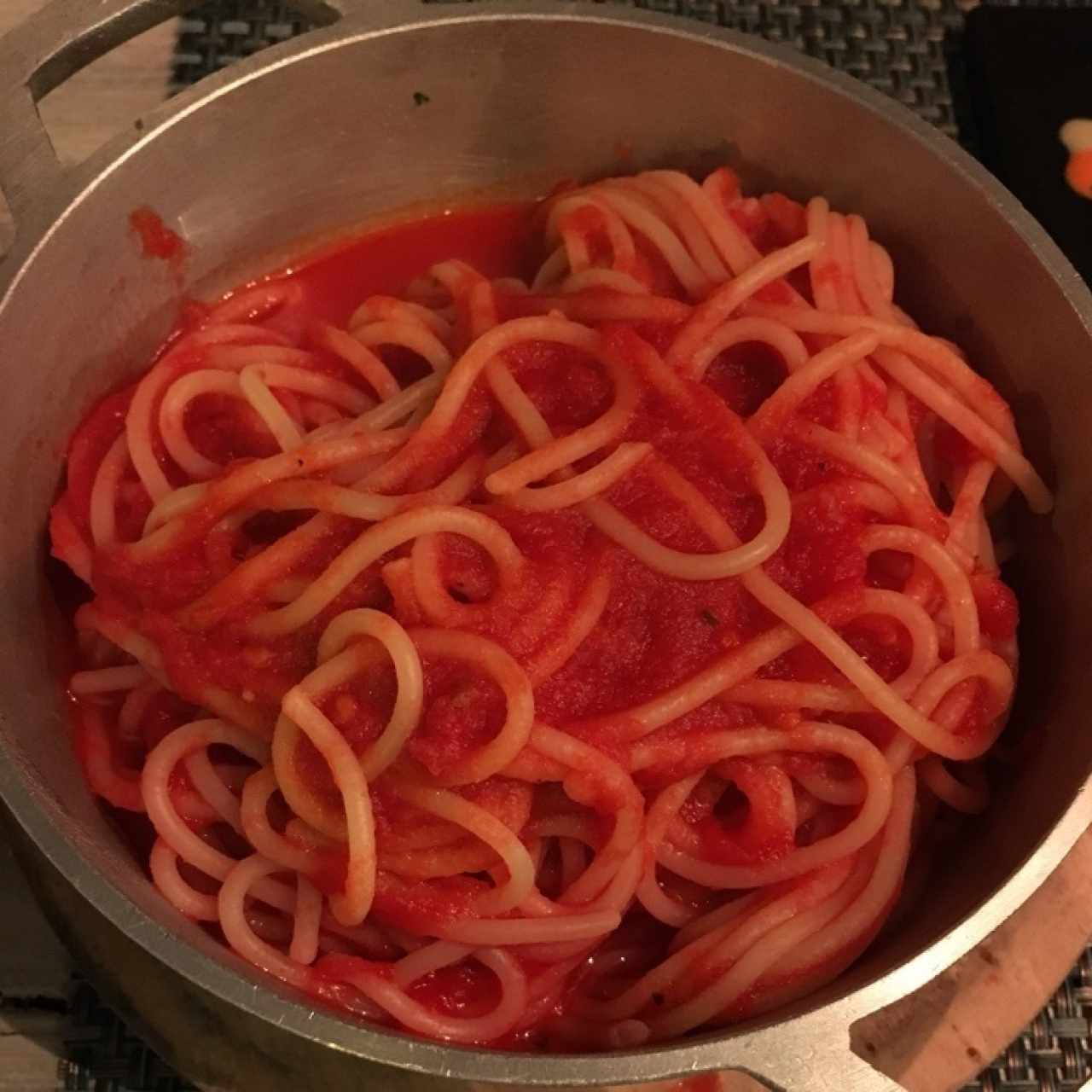 Pasta en salsa roja