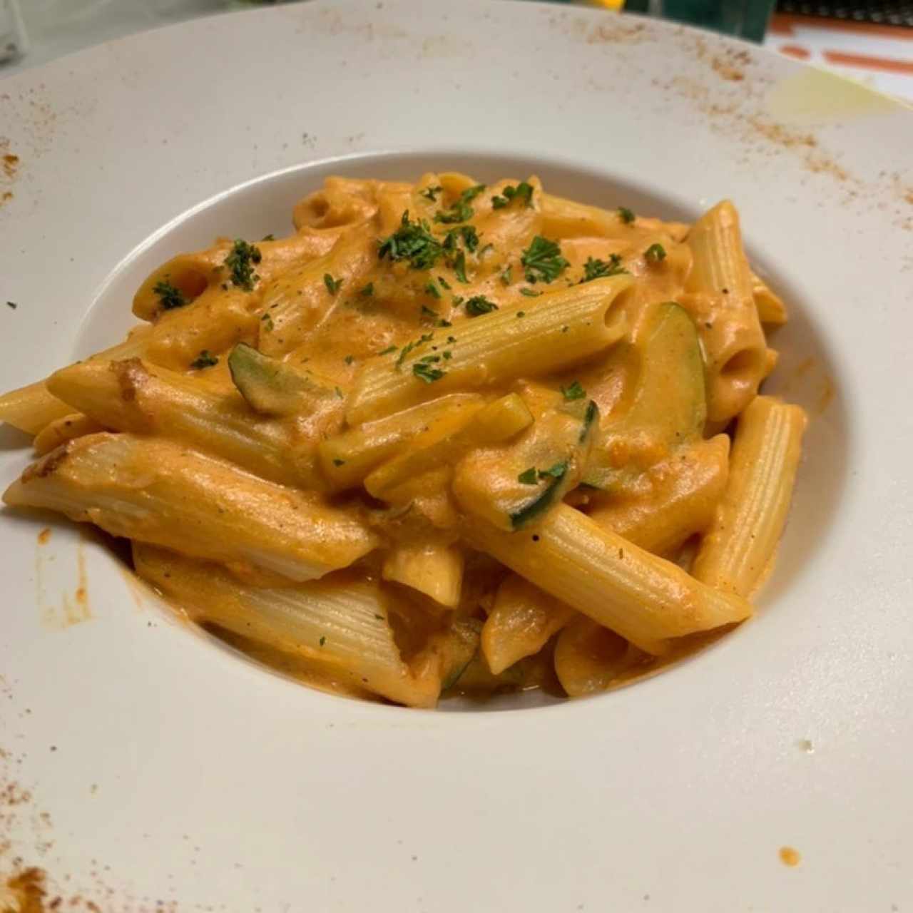 Penne con Salmón y Zucchini