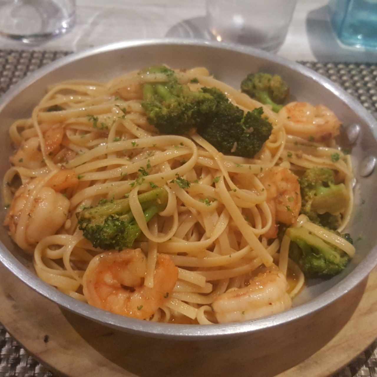 Linguini con Camaron y Brócoli