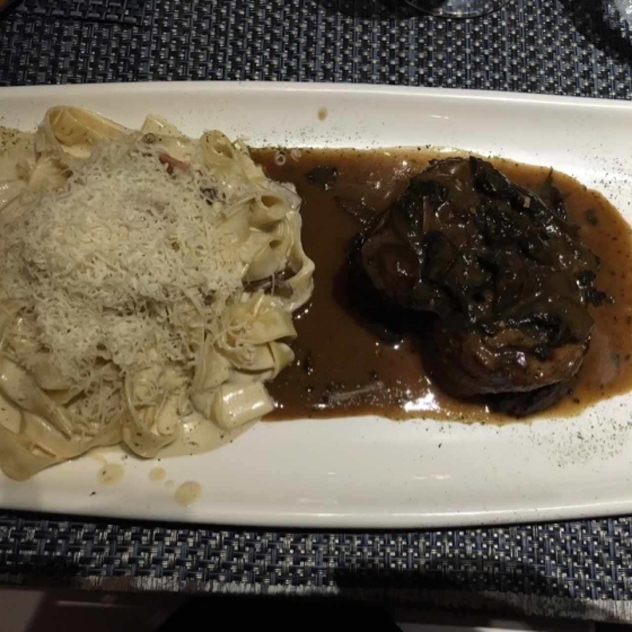 Lomito especial con fetuccine la strega