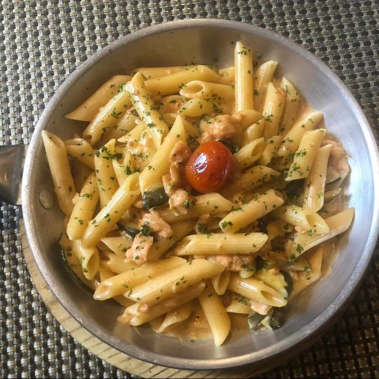 Penne con Salmon y Zuchinni
