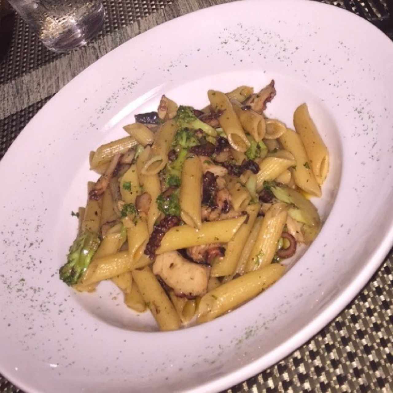 penne con pulpo y broccoli