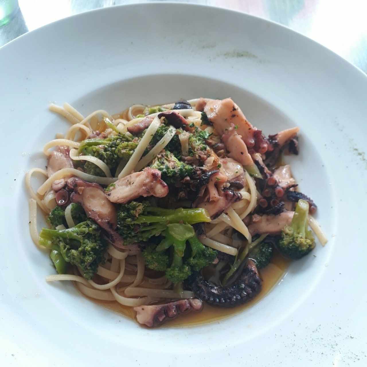 Linguini con Pulpo y Brócoli