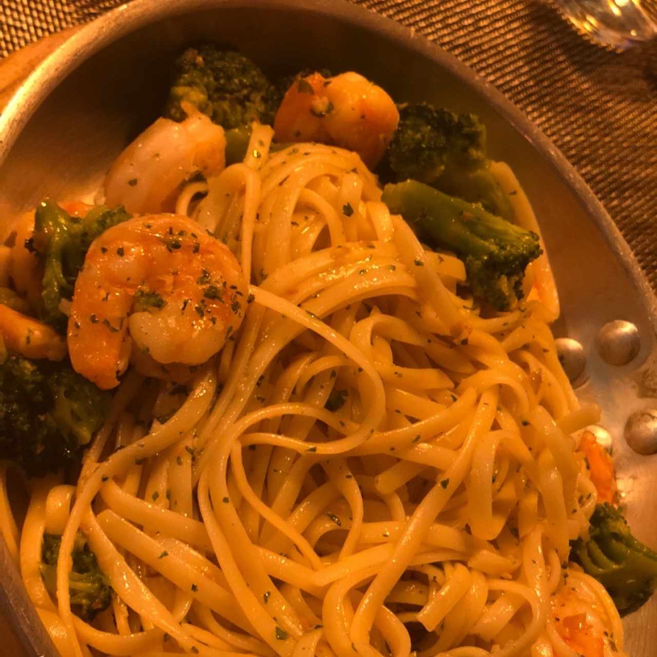 Linguini con Camaron y Brócoli