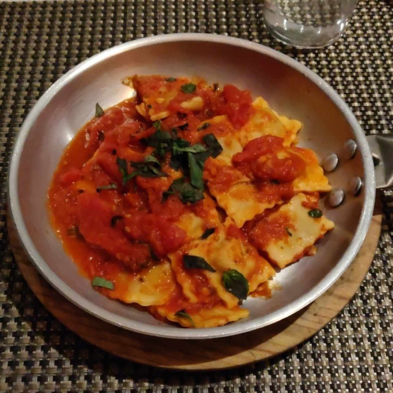 Ravioli de Carne Salteado Al Fileto Di Pomodoro
