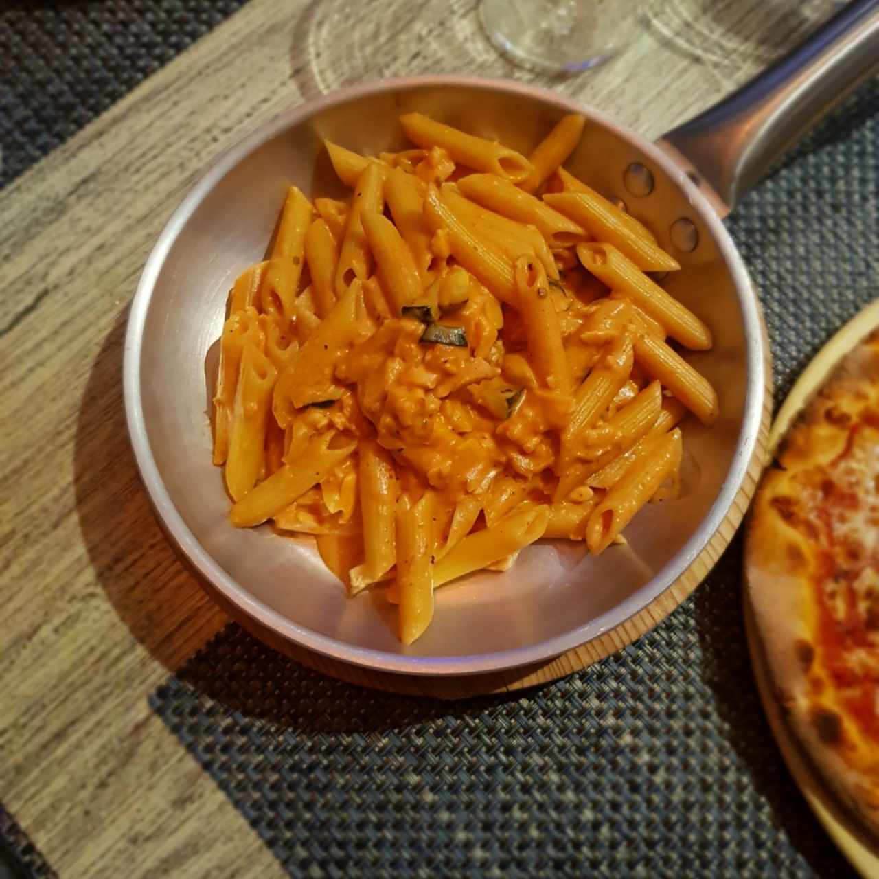 Penne con Salmon y Zuchinni