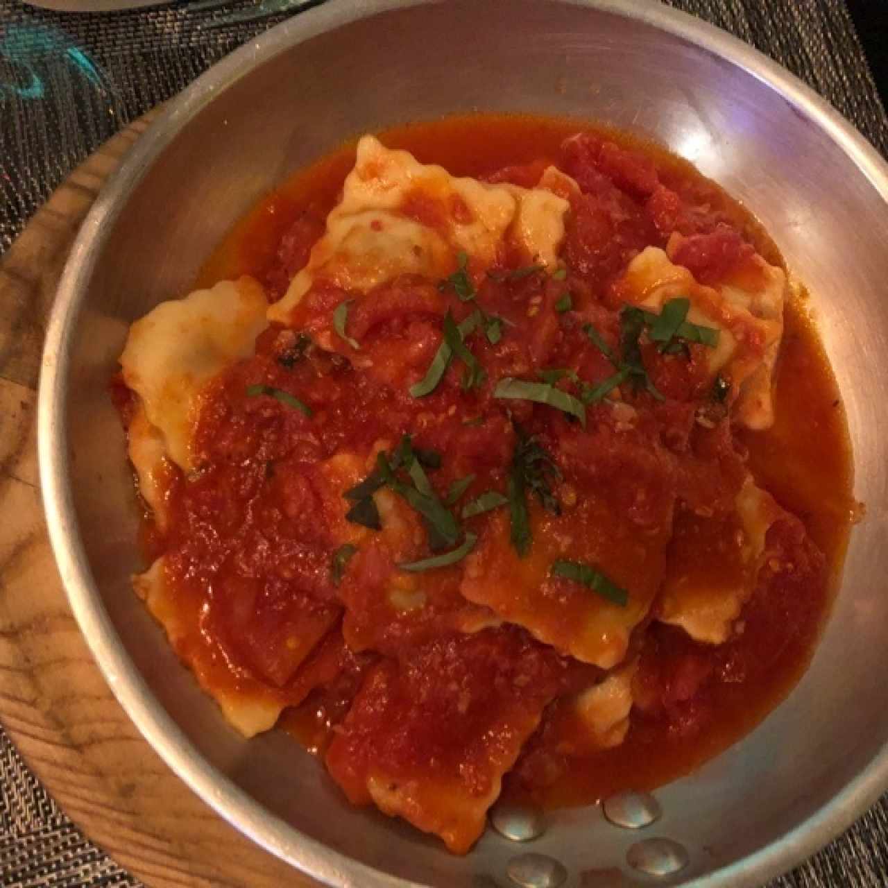 Ravioli de Carne Salteado Al Fileto Di Pomodoro