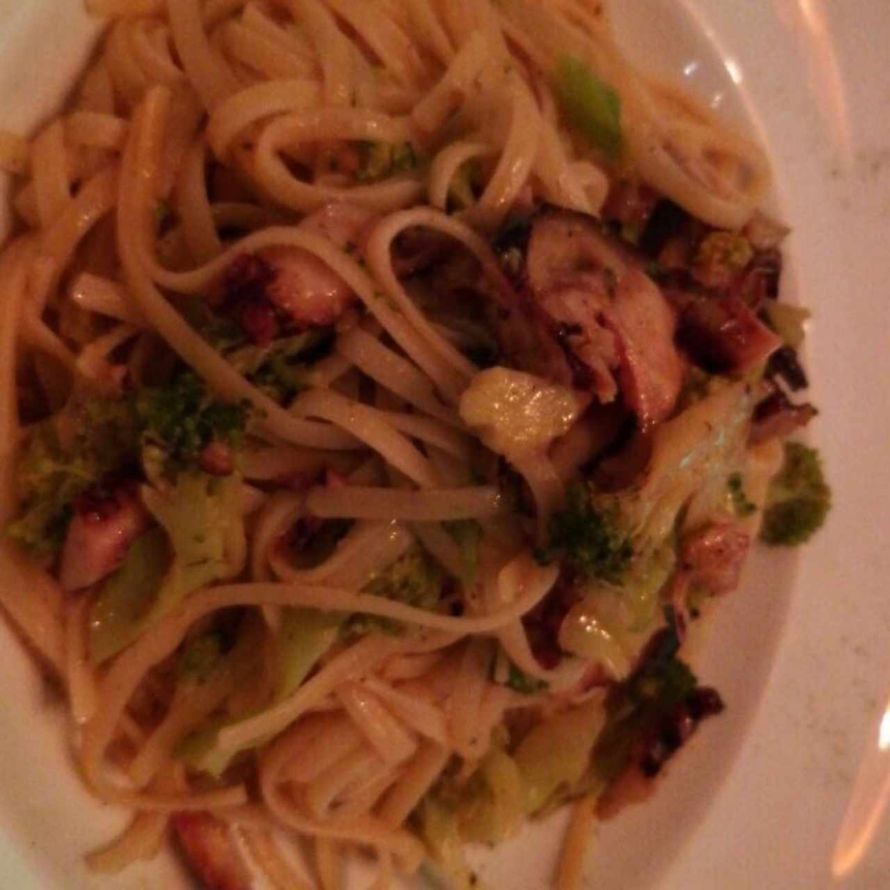 Linguini con Pulpo y Brócoli