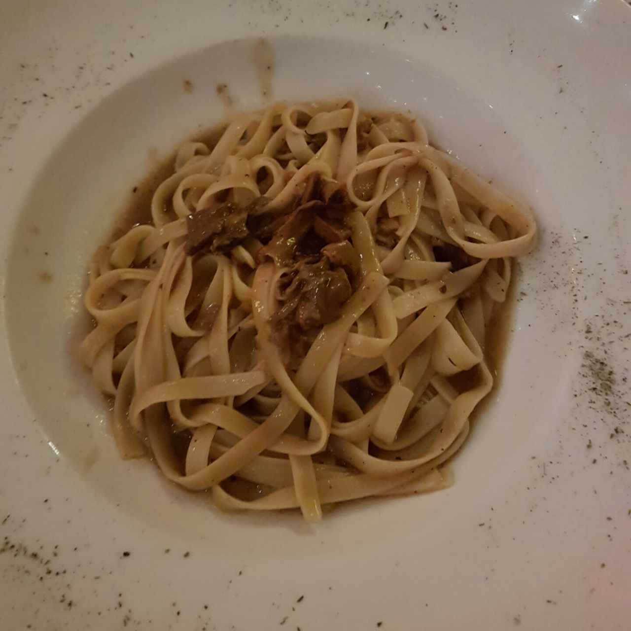 Fetuccine al Jugo de Carne y Funghi Porccini