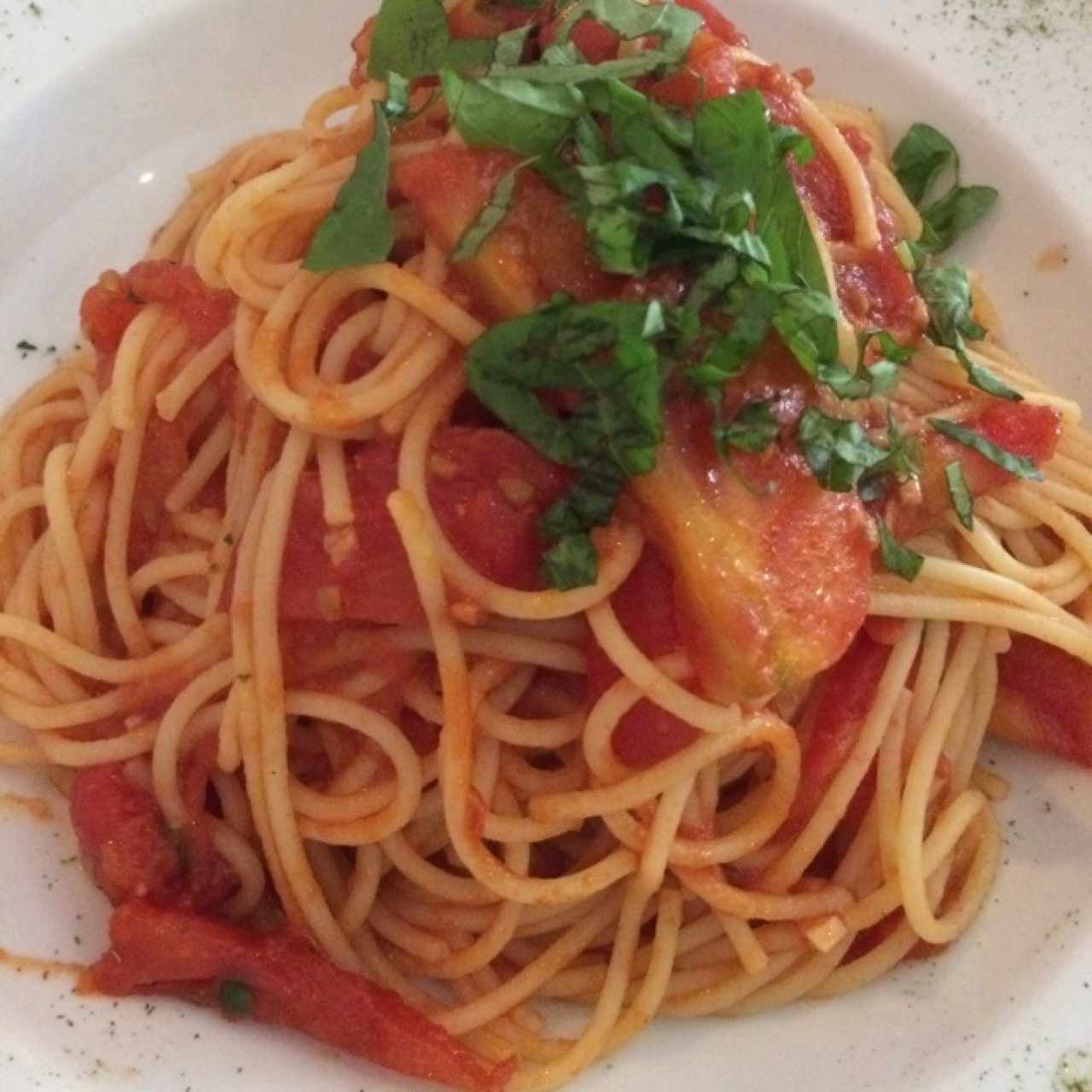 pasta al oleo con tomate