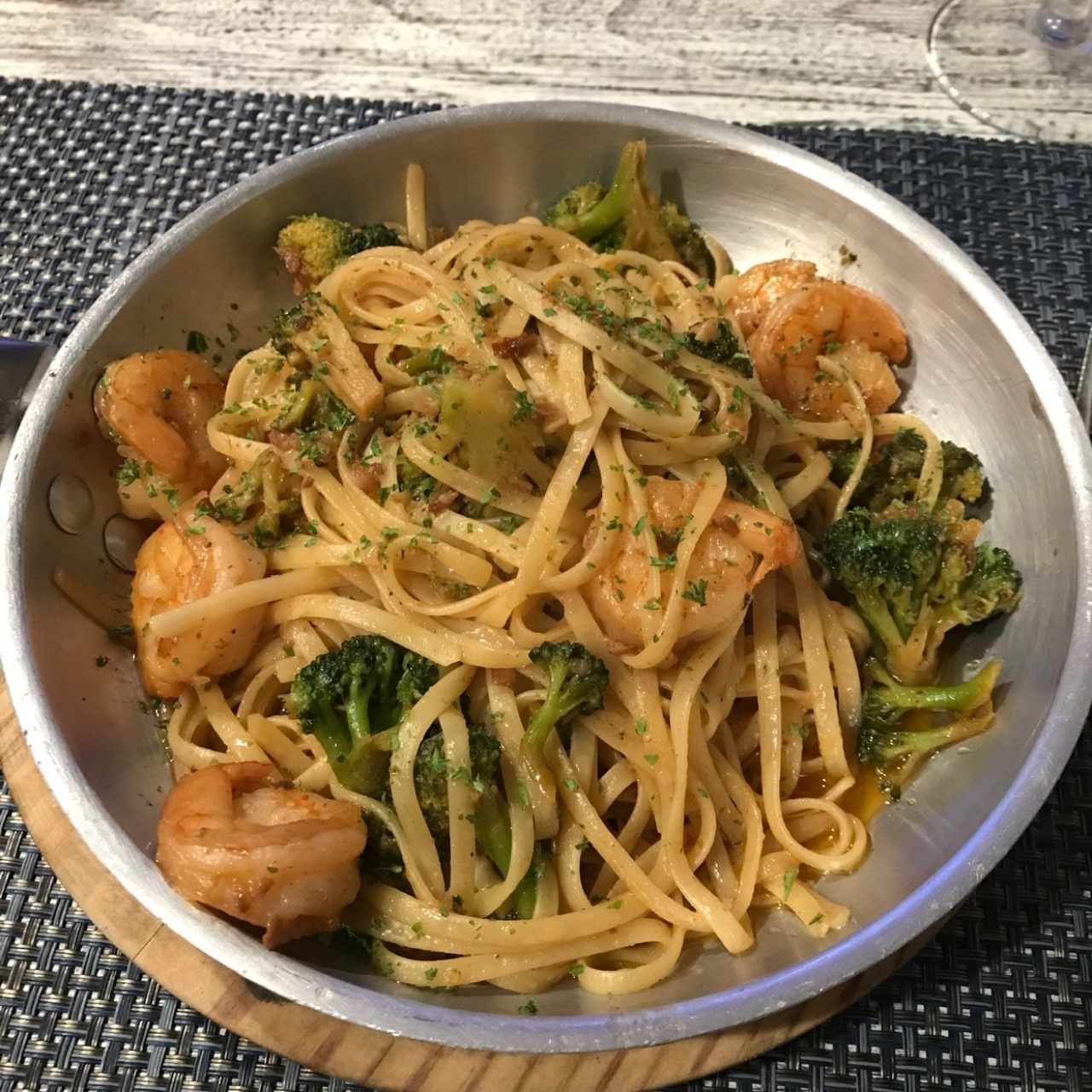 Linguini con Camaron y Brócoli