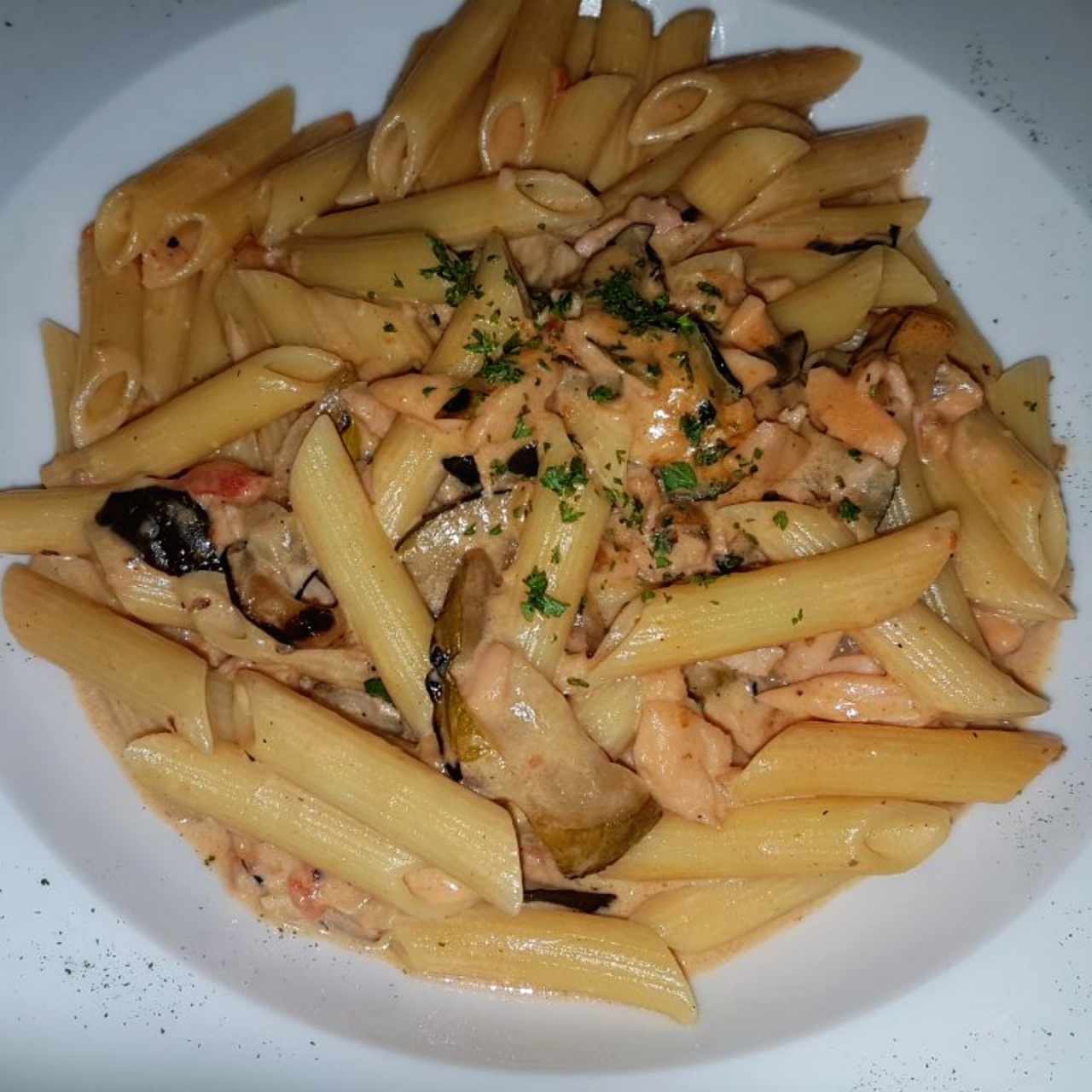 Penne con Salmón y Zucchinni