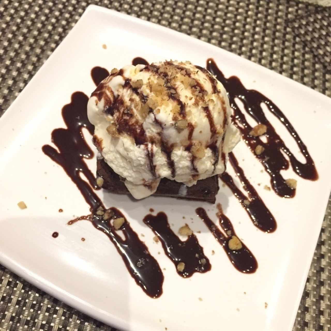 Postres - Brownie con Helado