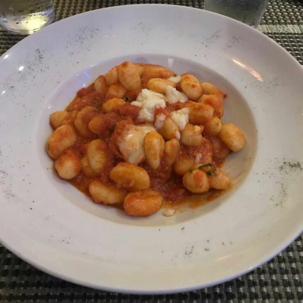 ñoquis en salsa roja
