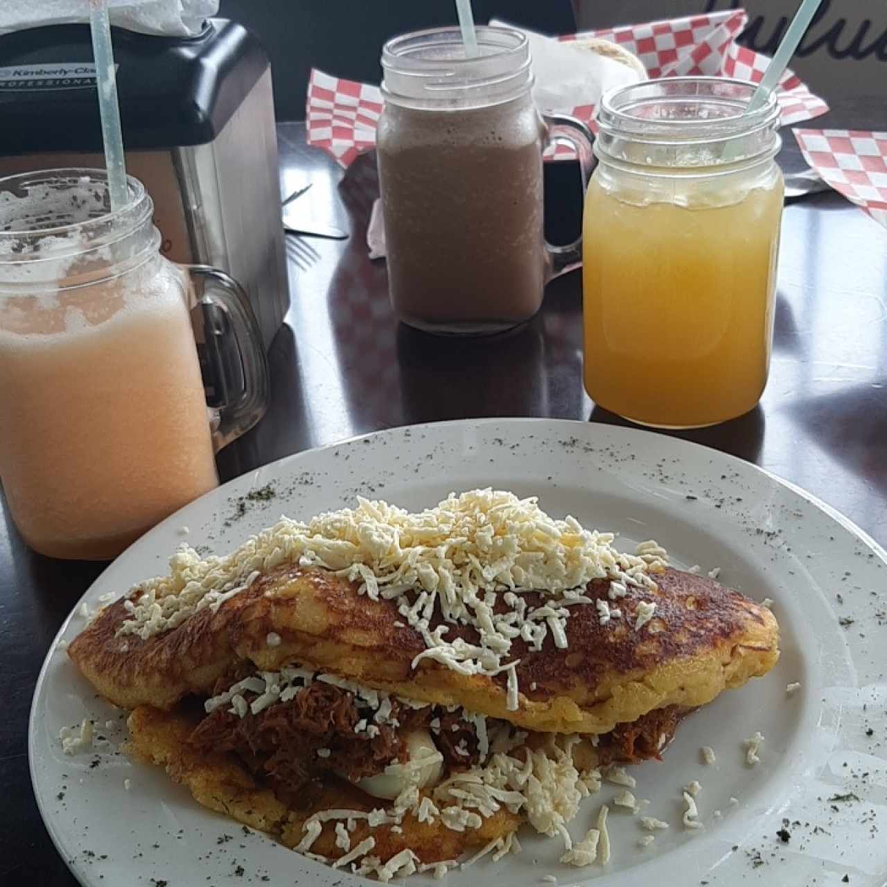 Cachapas - Tradicional con Carne y jugo de melón