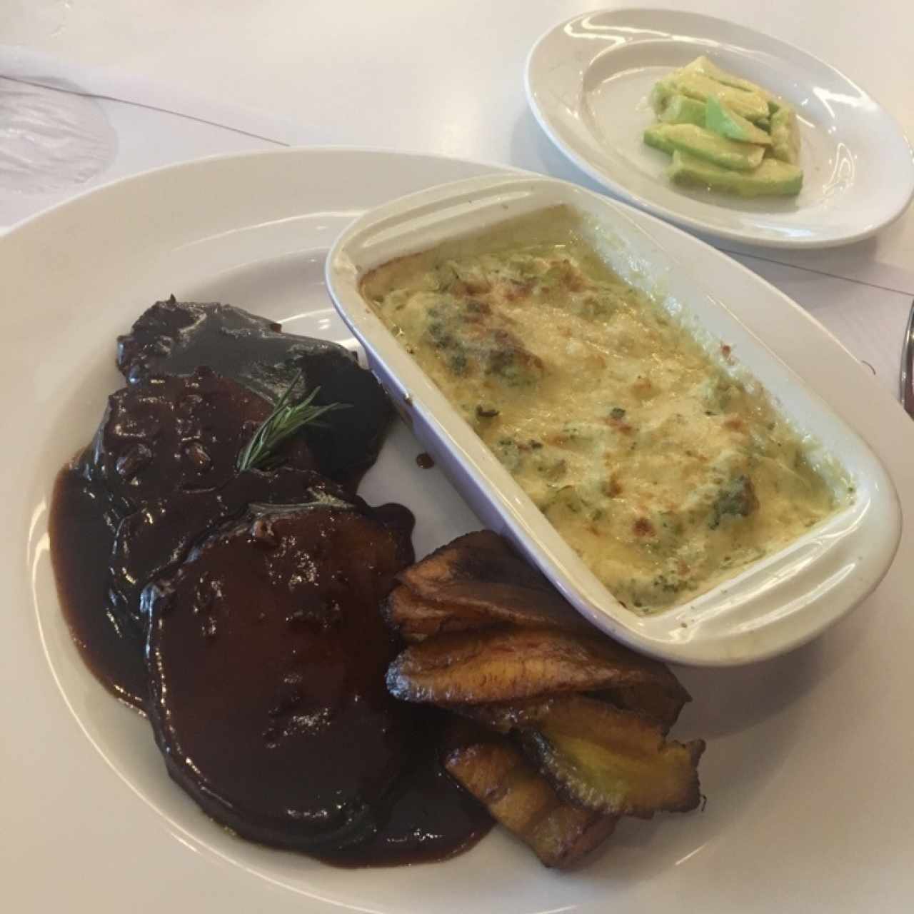 Asado Negro con Tajadas