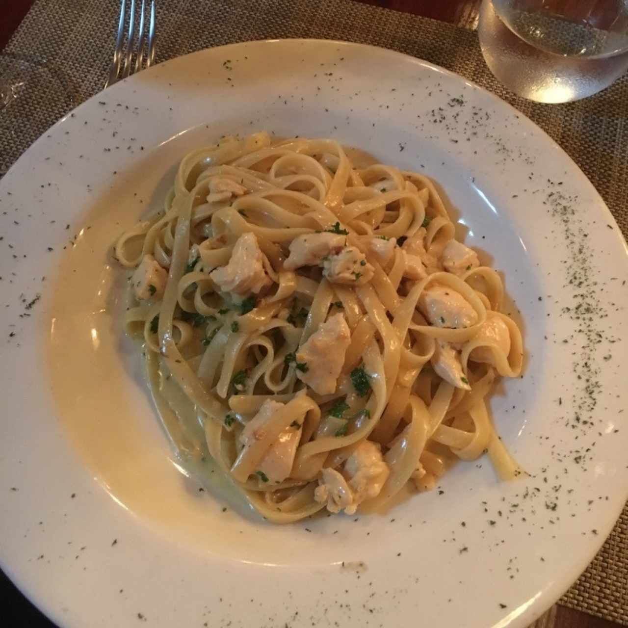 Fetuccini con Pollo en Salsa Blanca