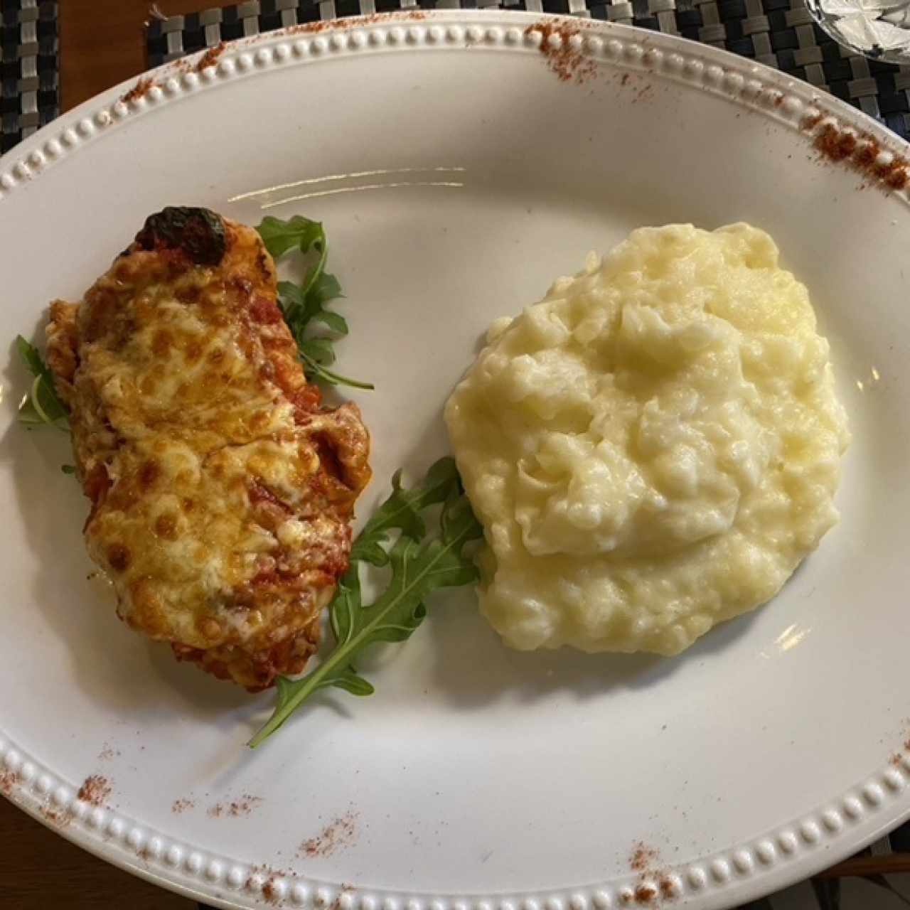 Milanesa de pollo y puré 