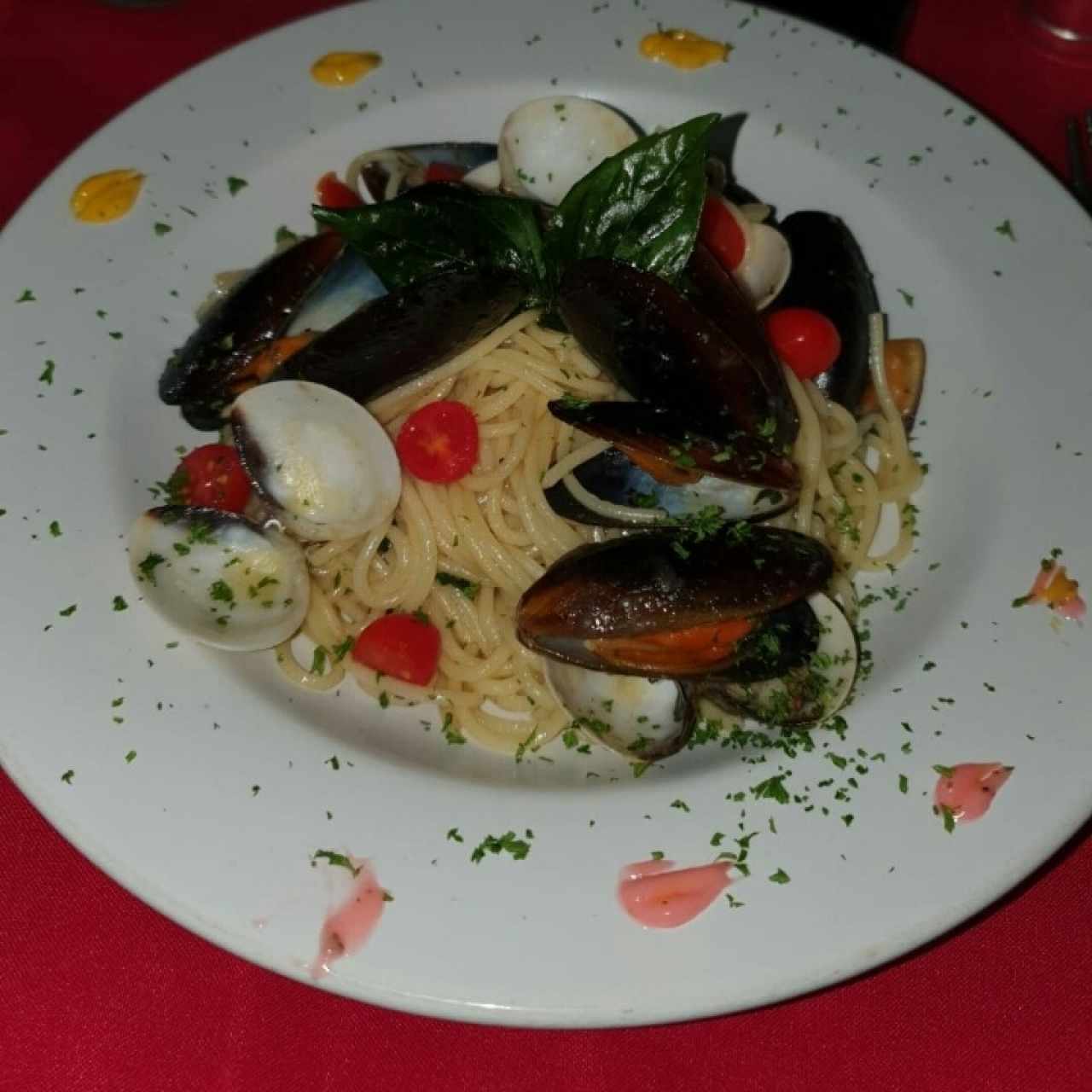 Spaguetti con Almejas y Mejillones