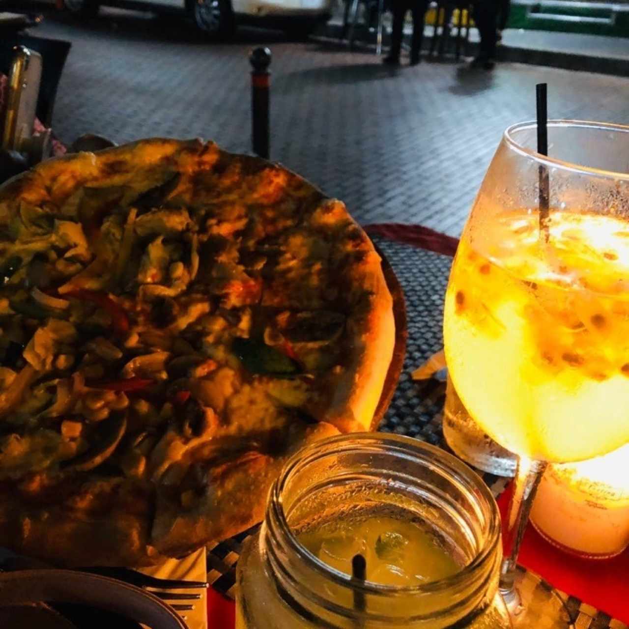 Pizza Bufalo y Gin con Maracuya, Mojito