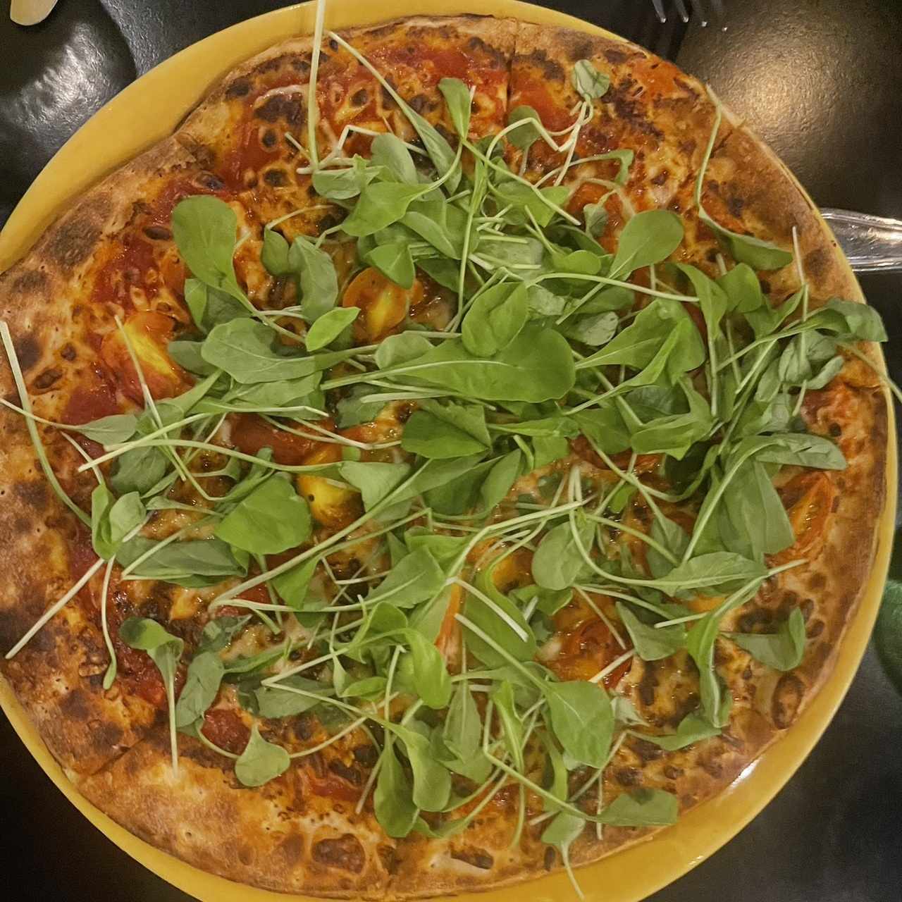 Arugula y tomate cherry