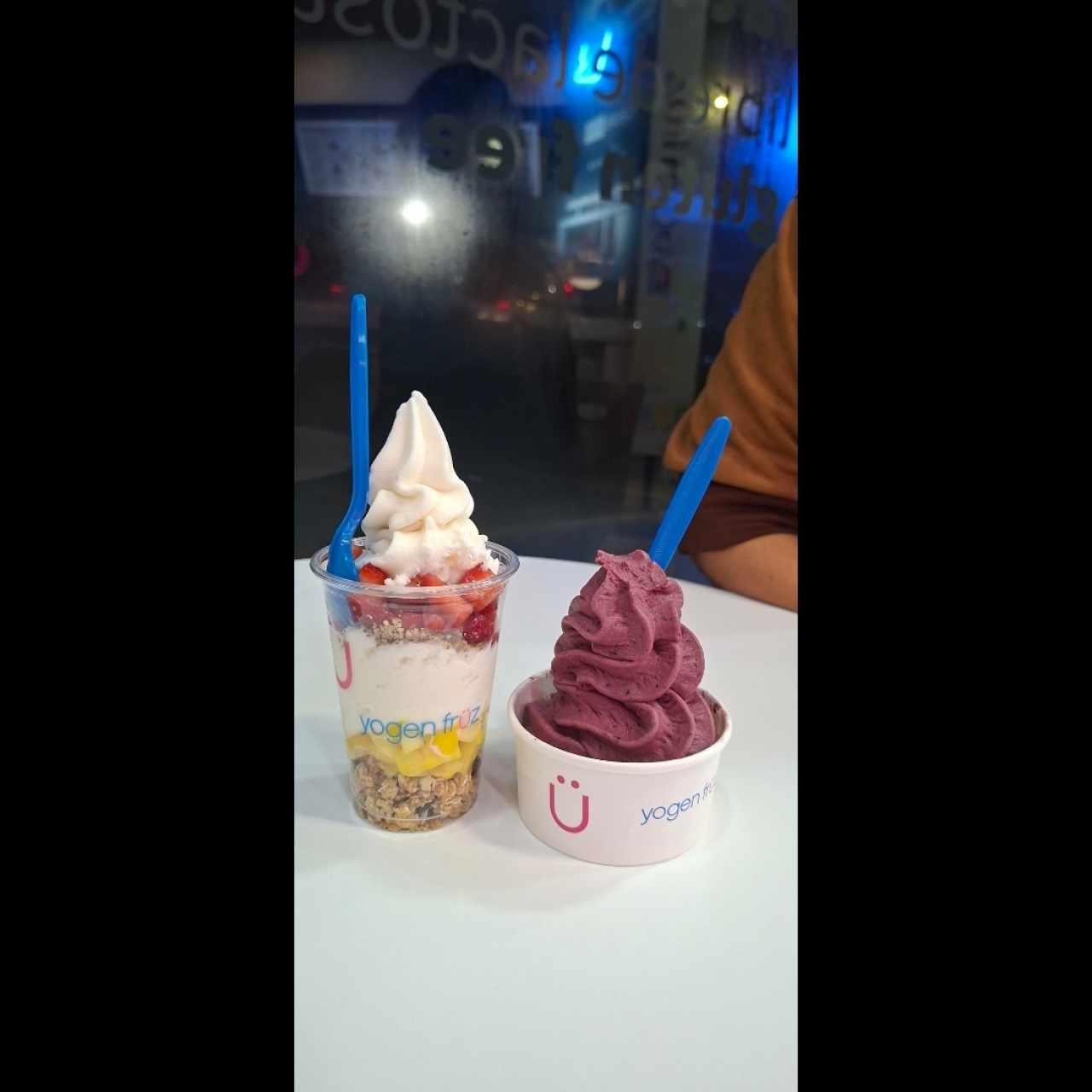 parfait small (chico) y yogurt de frutos rojos