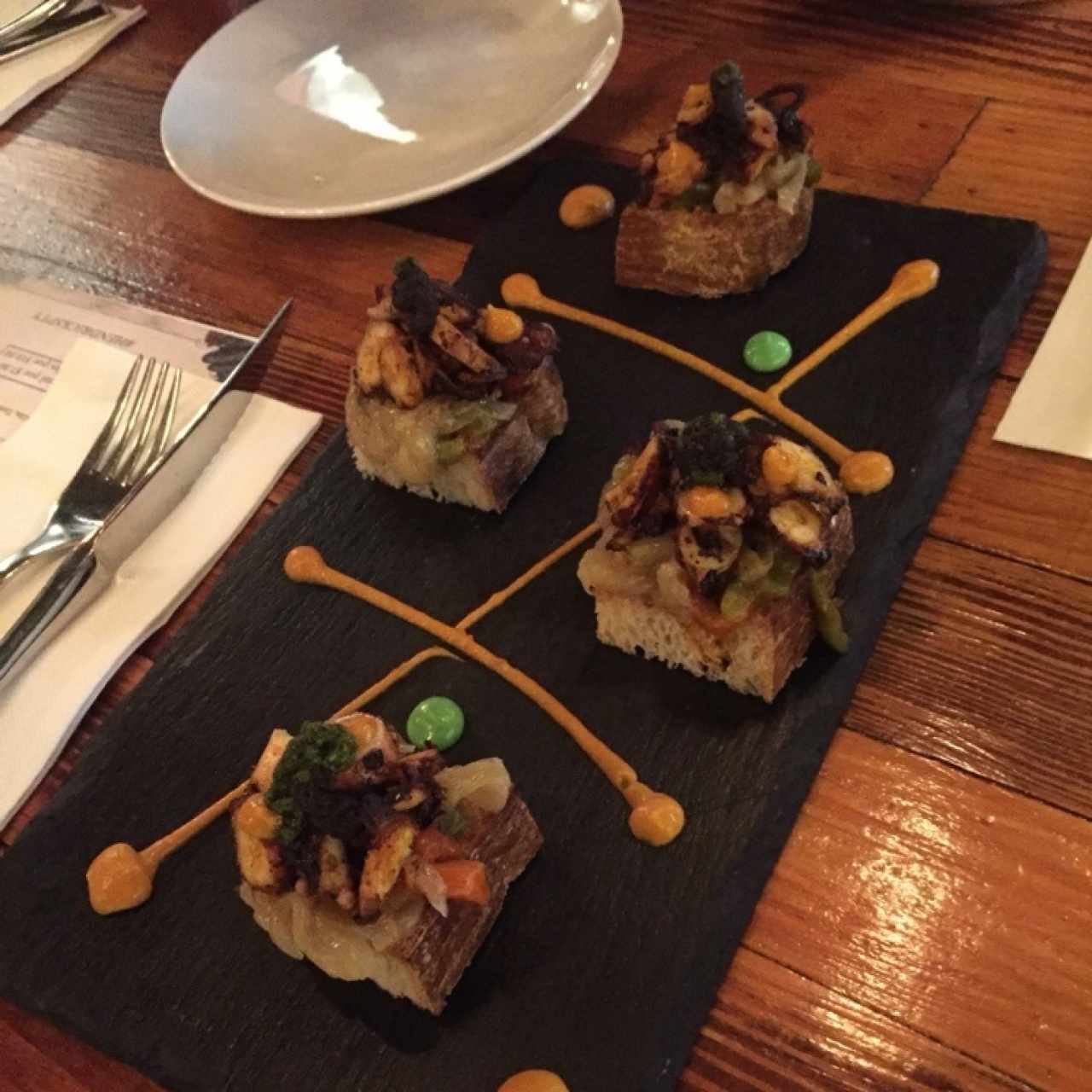 Montadito de pulpo al carbón