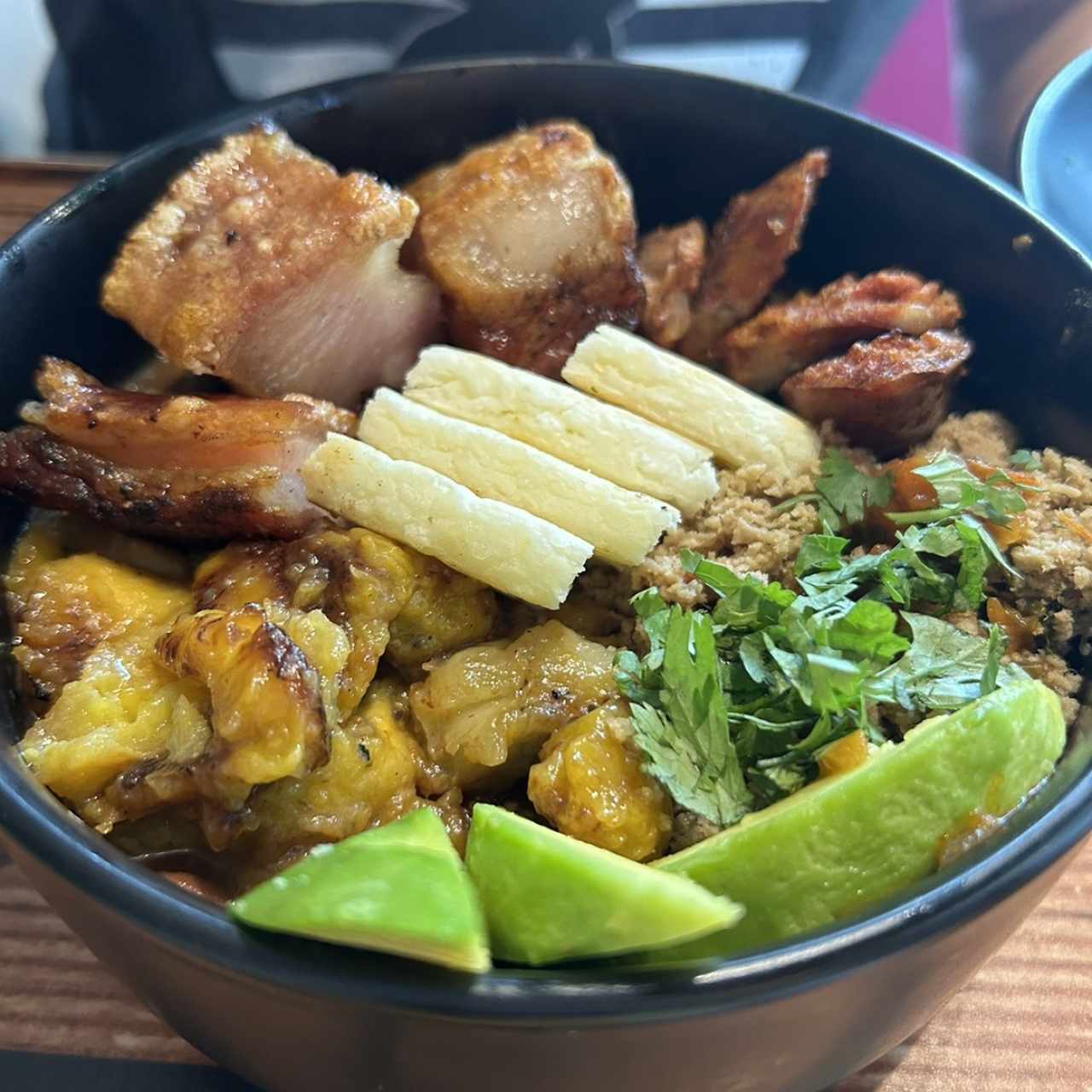 Frijolada con chicharrón
