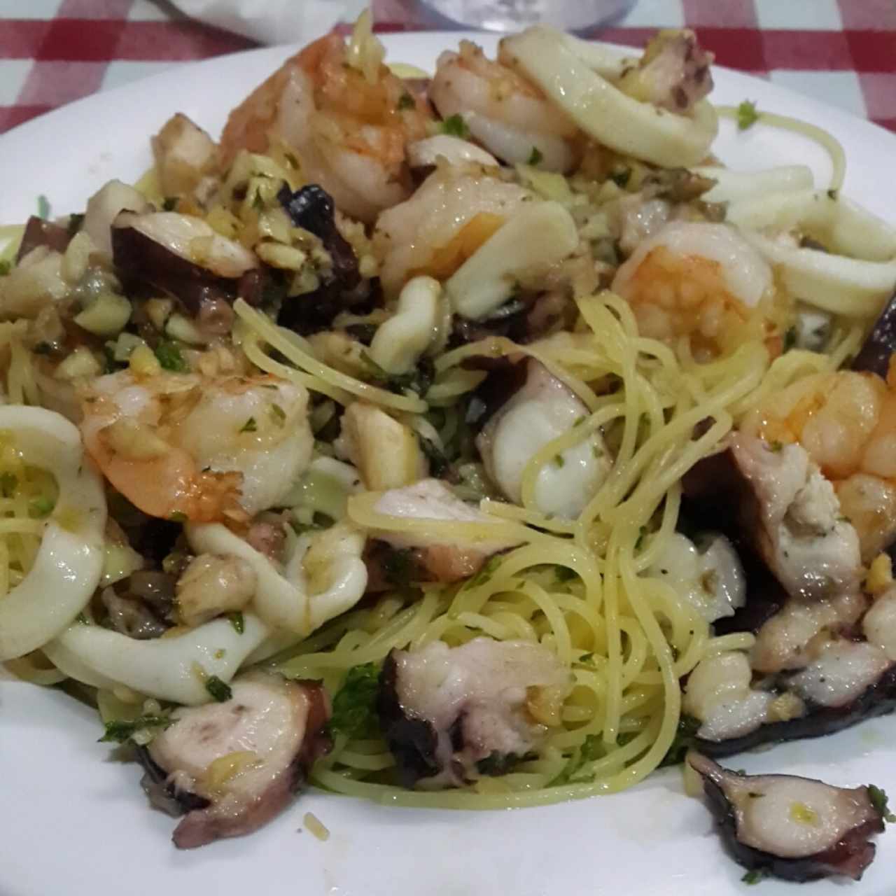 Al Óleo con  Mariscos Mixtos