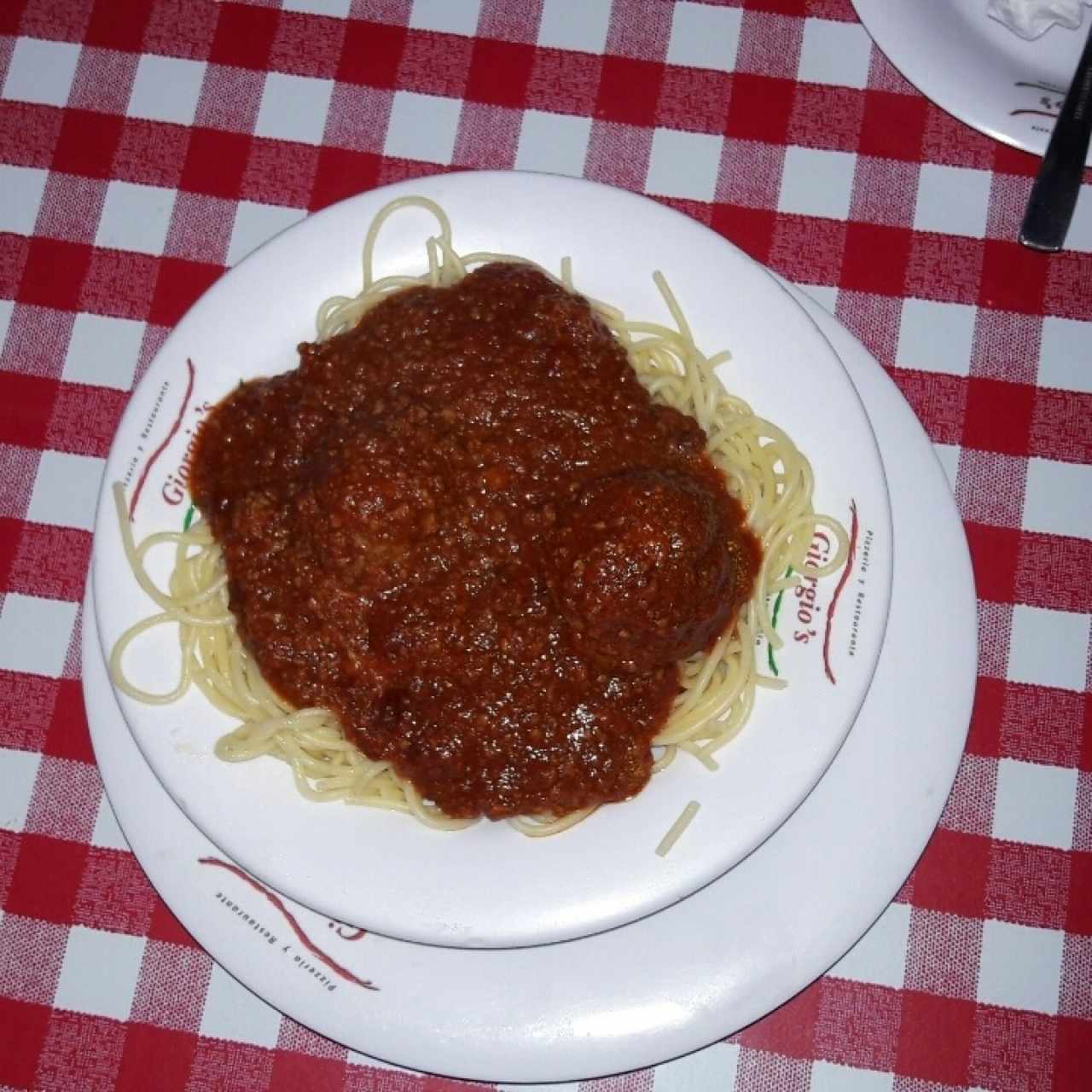 Espagueti con bolas a la boloñesa