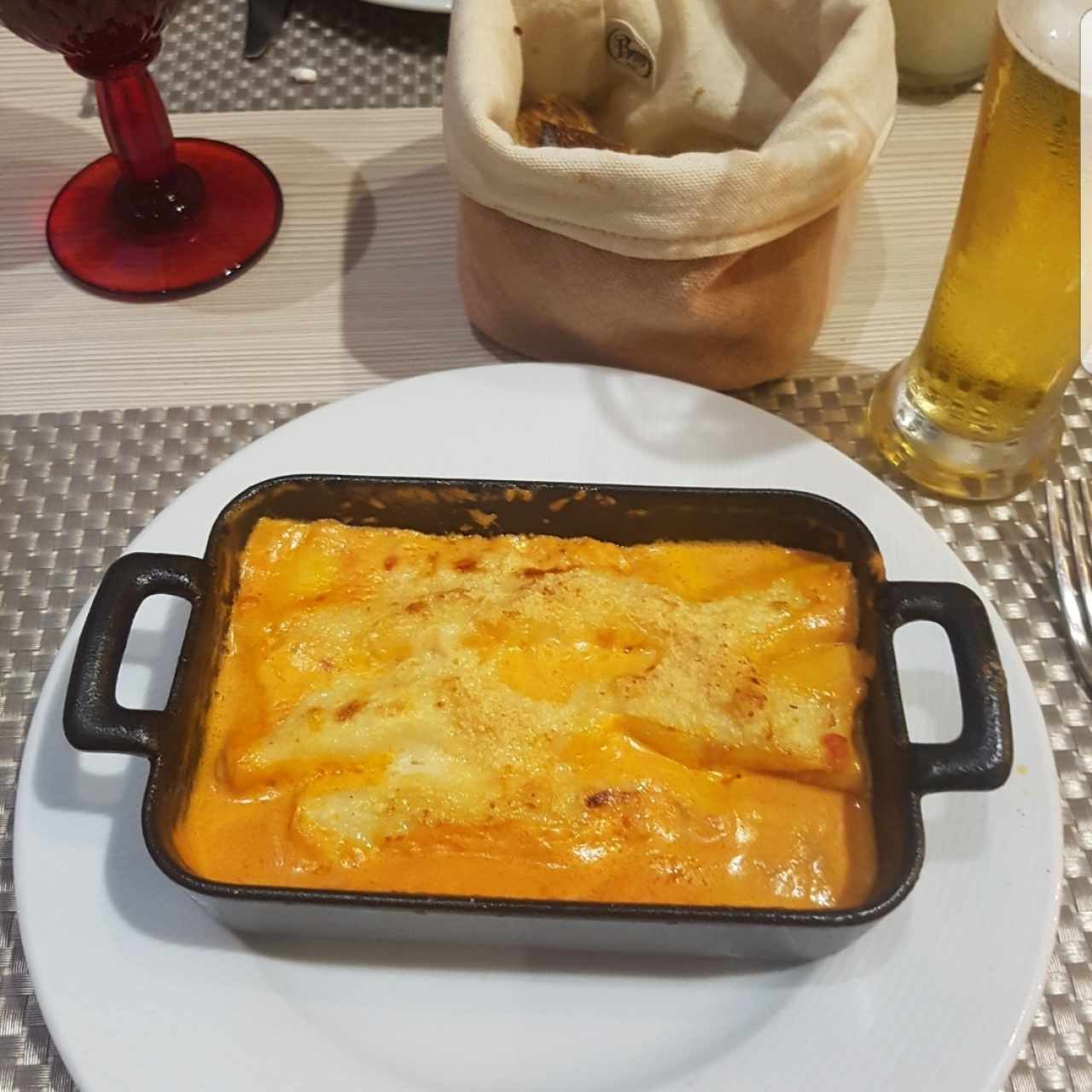 cannelonis de carne en salsa rosa