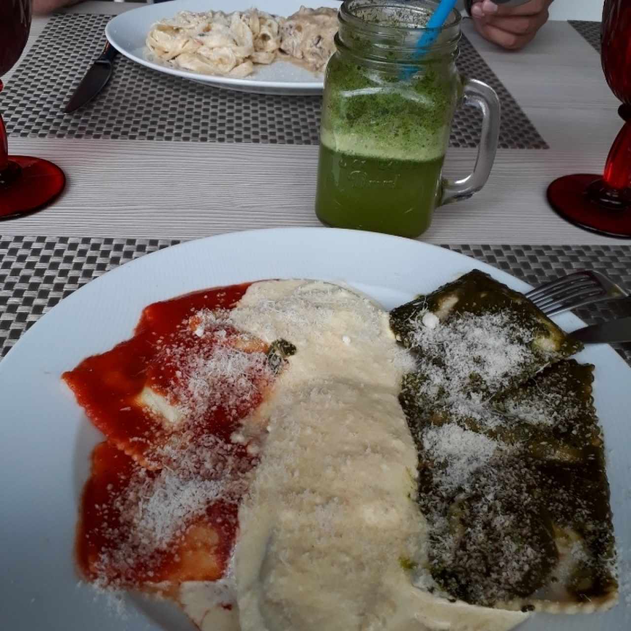 trío de raviolis 