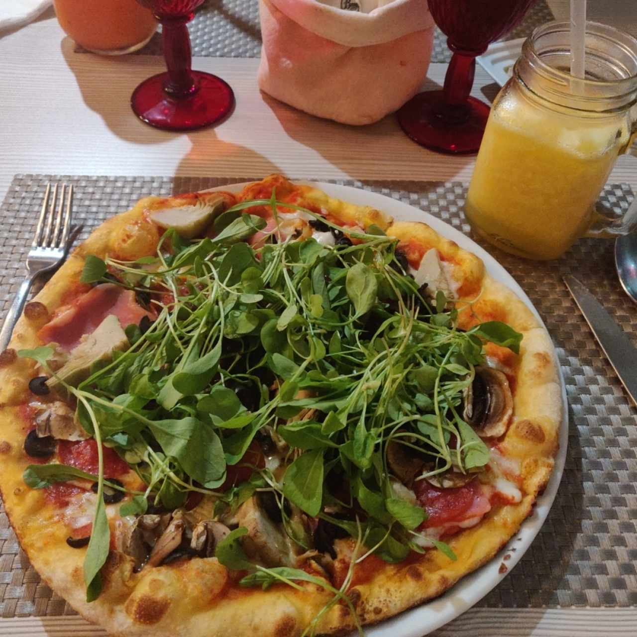pizza caprichosa + urugula 